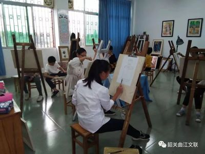 筆墨潤曲江，藝術(shù)暖民心——記許院明先生“文藝家藝術(shù)教育下基層”曲江之行